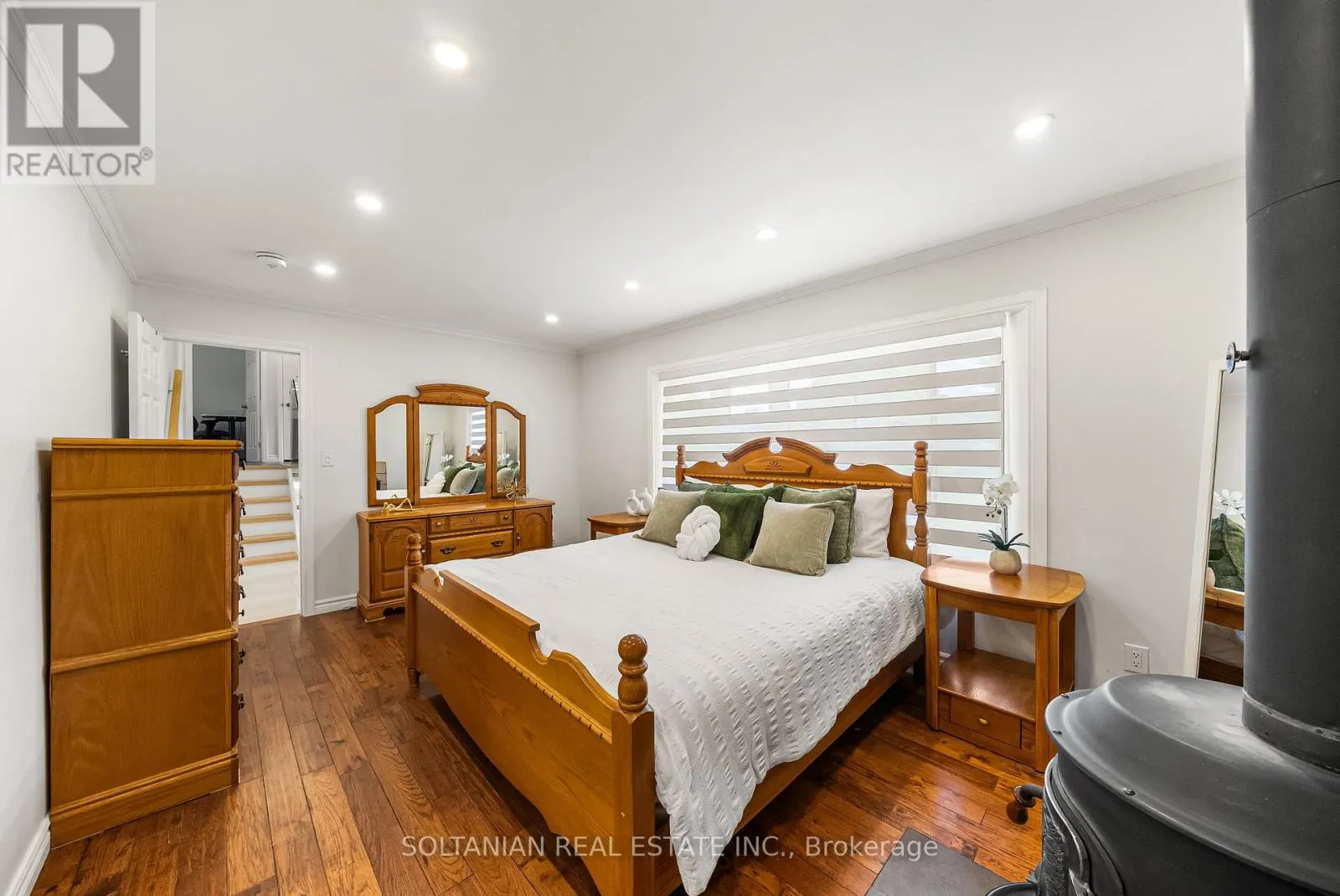 66 LAKELAND CRESCENT