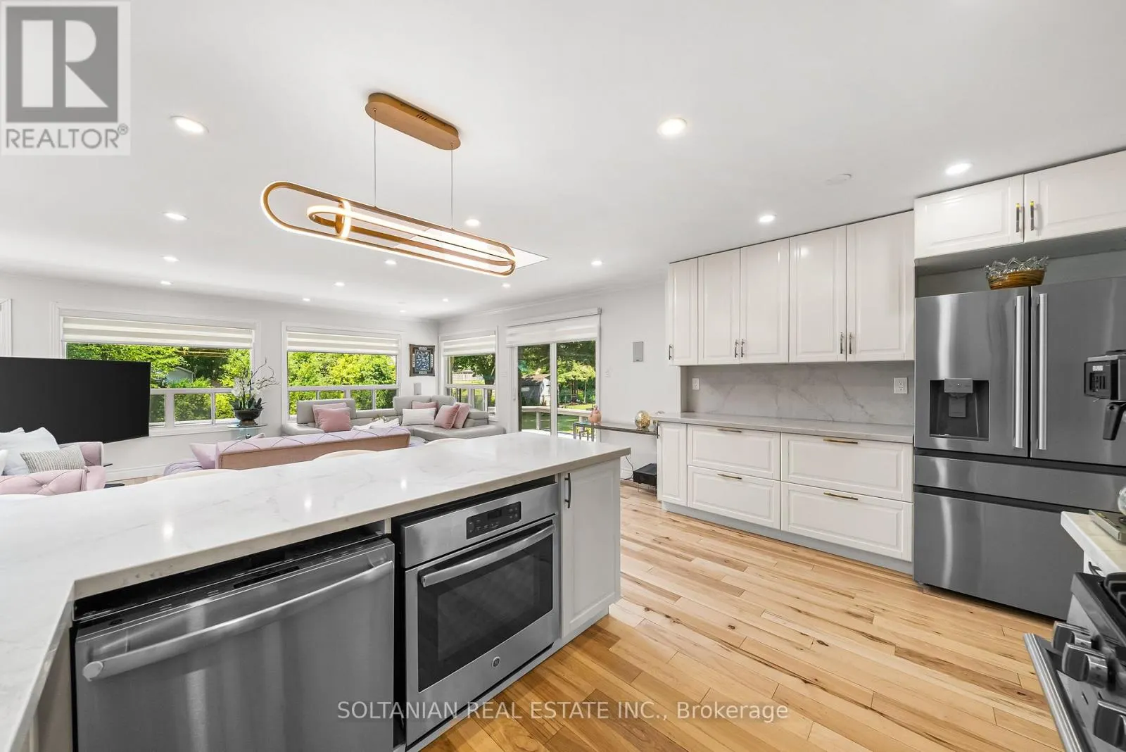 66 LAKELAND CRESCENT