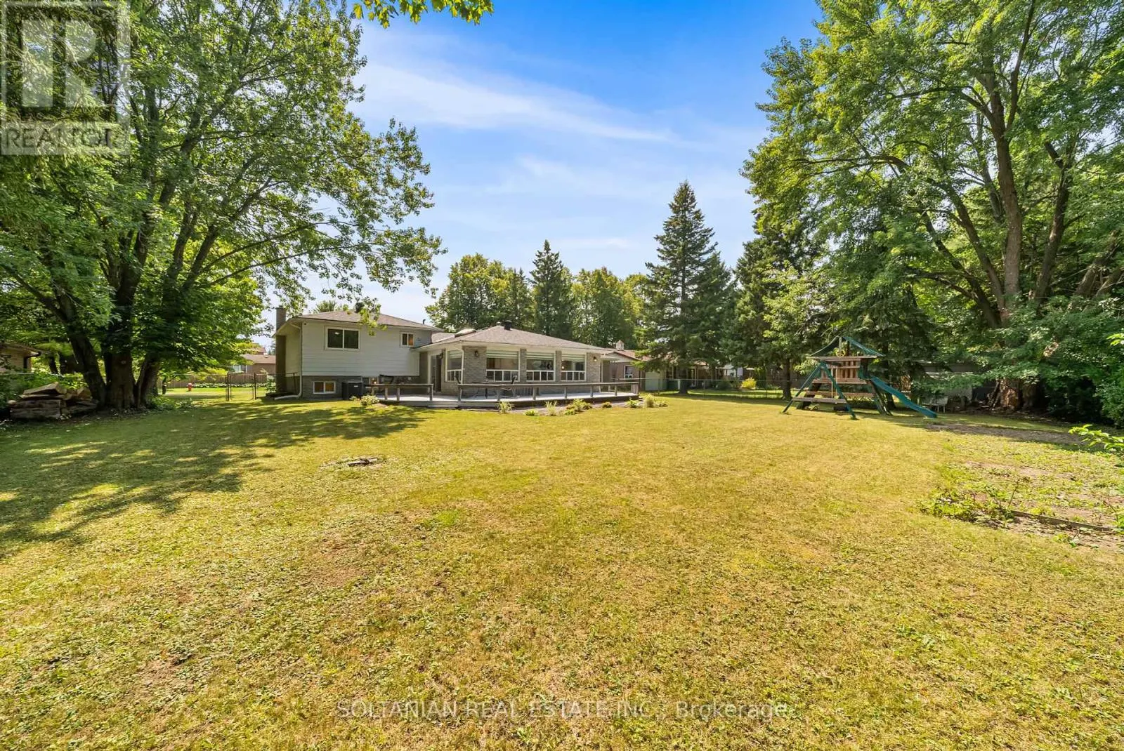 66 LAKELAND CRESCENT