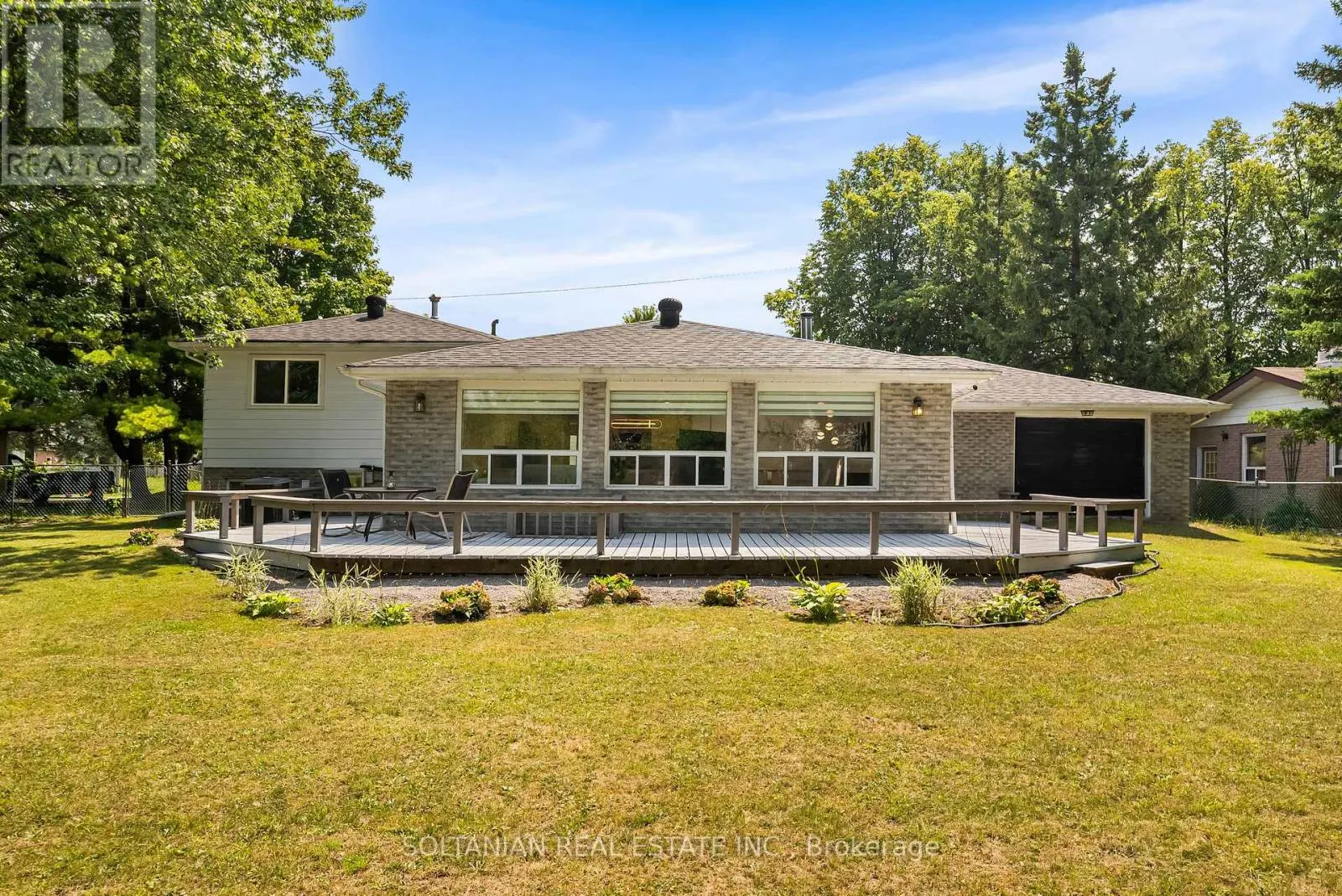 66 LAKELAND CRESCENT