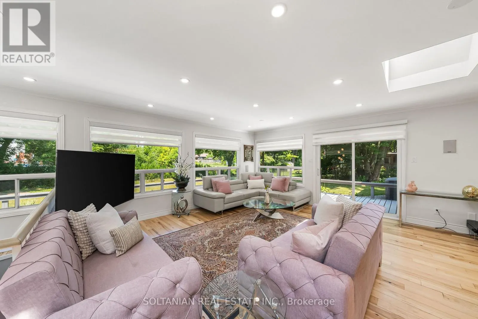 66 LAKELAND CRESCENT