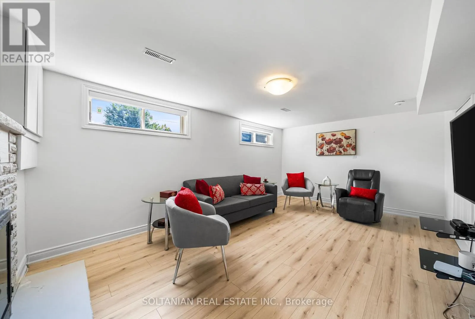 66 LAKELAND CRESCENT