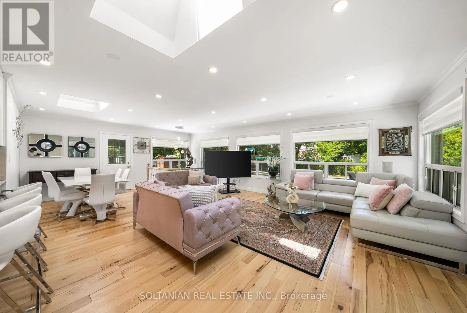 66 LAKELAND CRESCENT