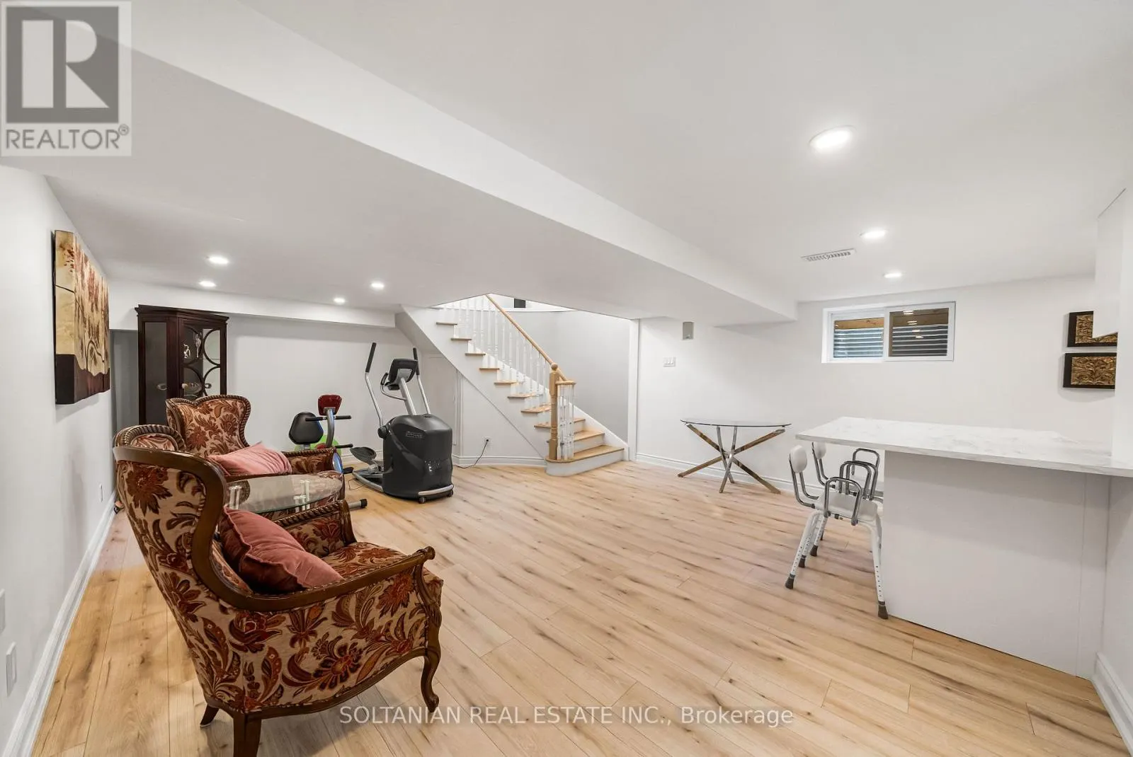 66 LAKELAND CRESCENT