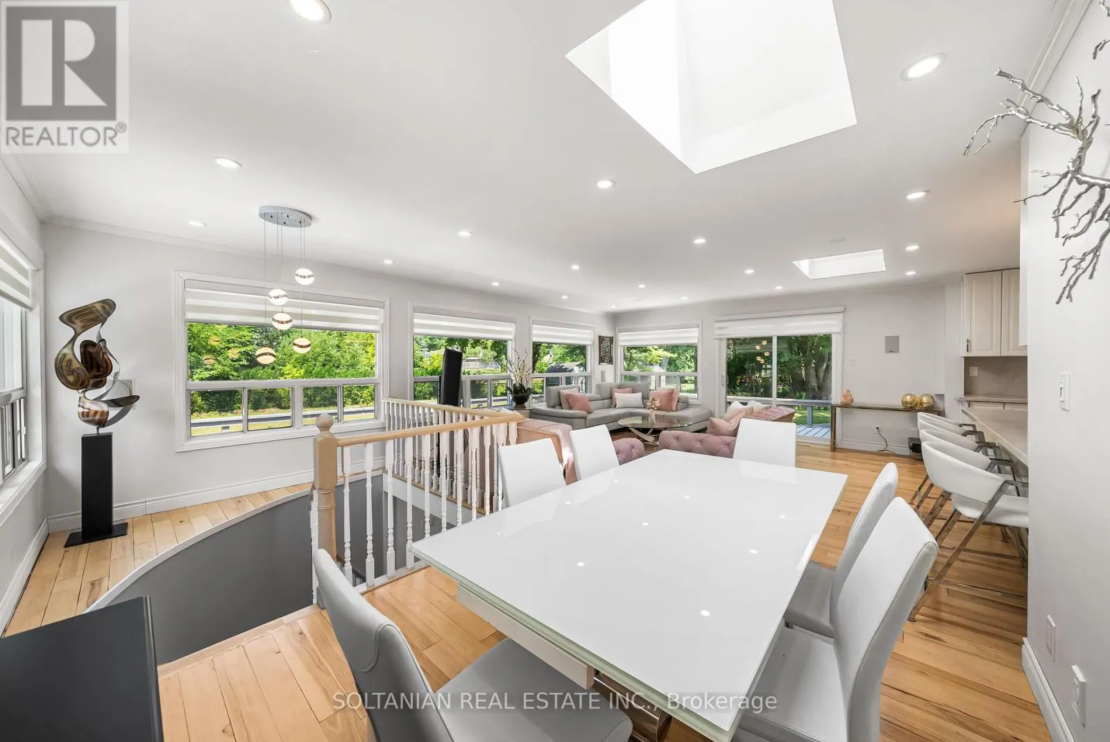 66 LAKELAND CRESCENT