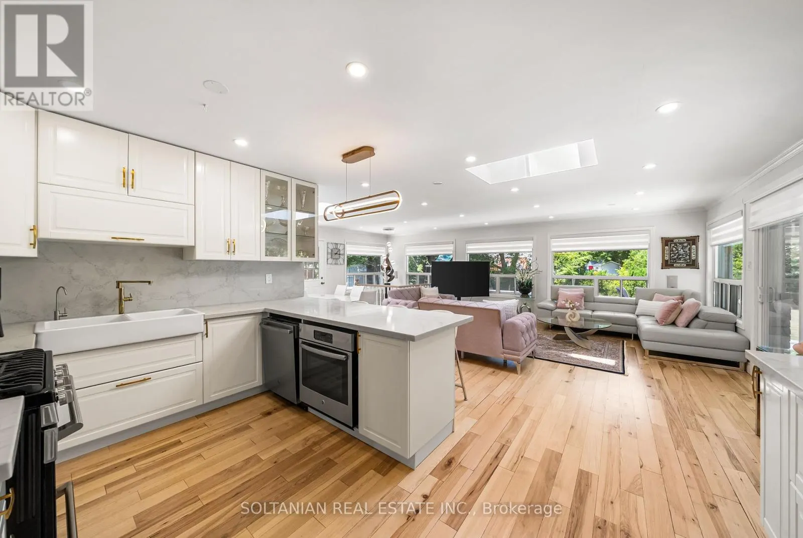 66 LAKELAND CRESCENT