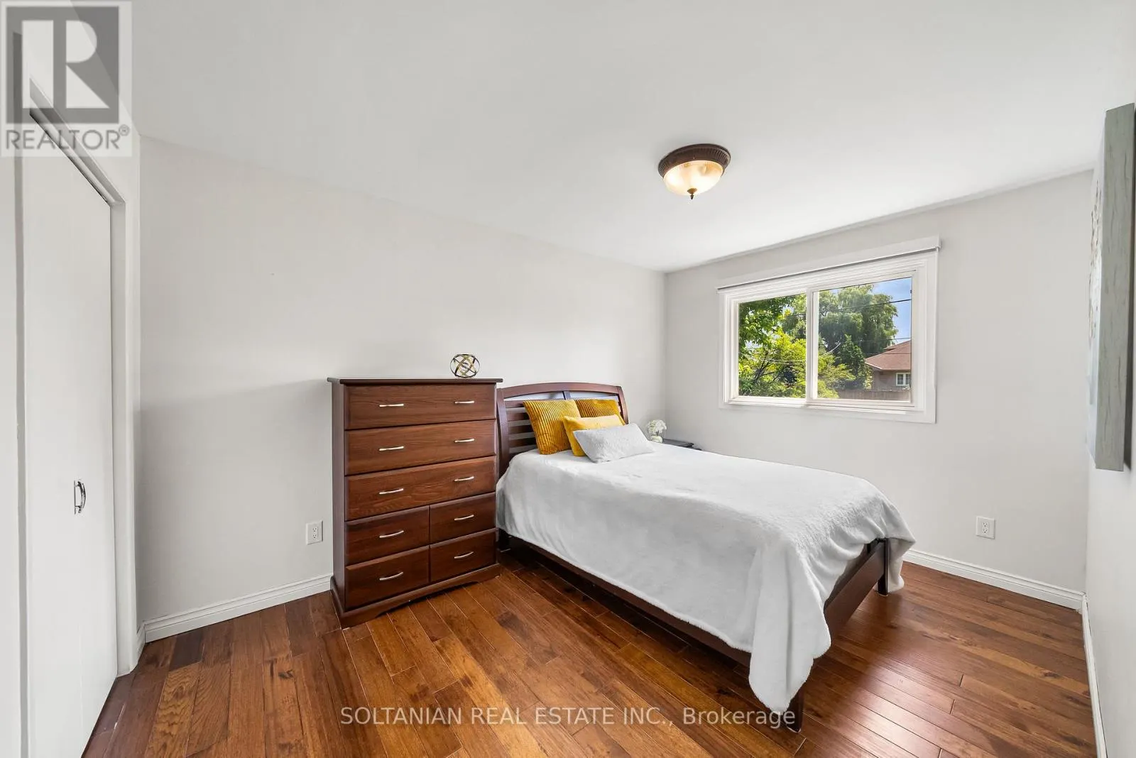 66 LAKELAND CRESCENT