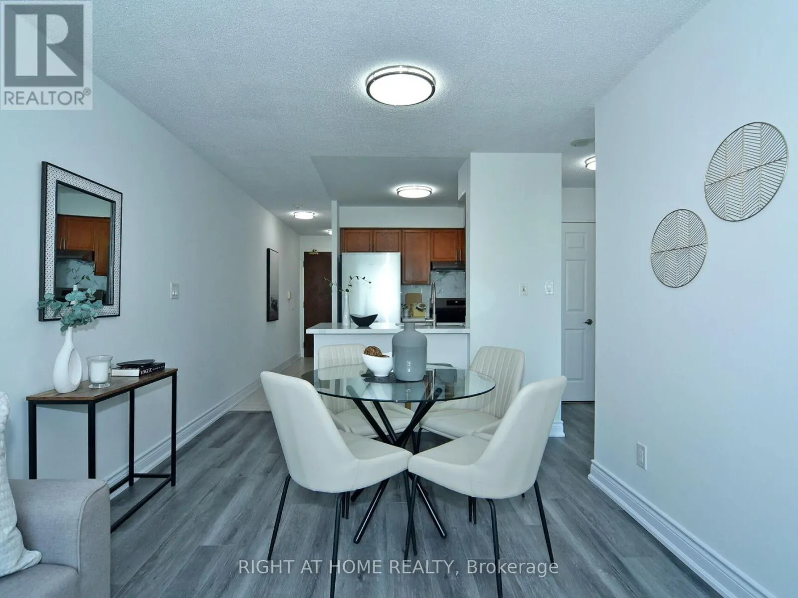 501 - 51 BAFFIN COURT