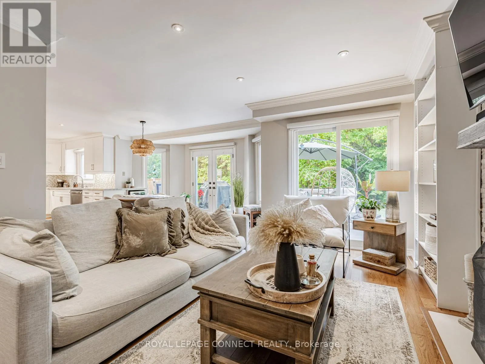 42 LYNDHURST DRIVE