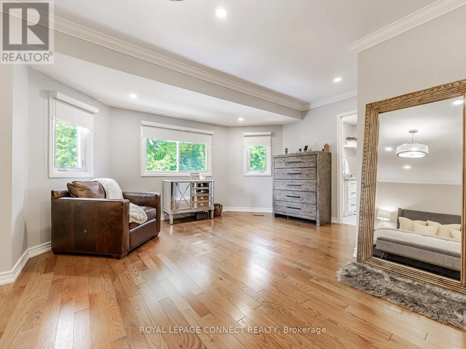 42 LYNDHURST DRIVE