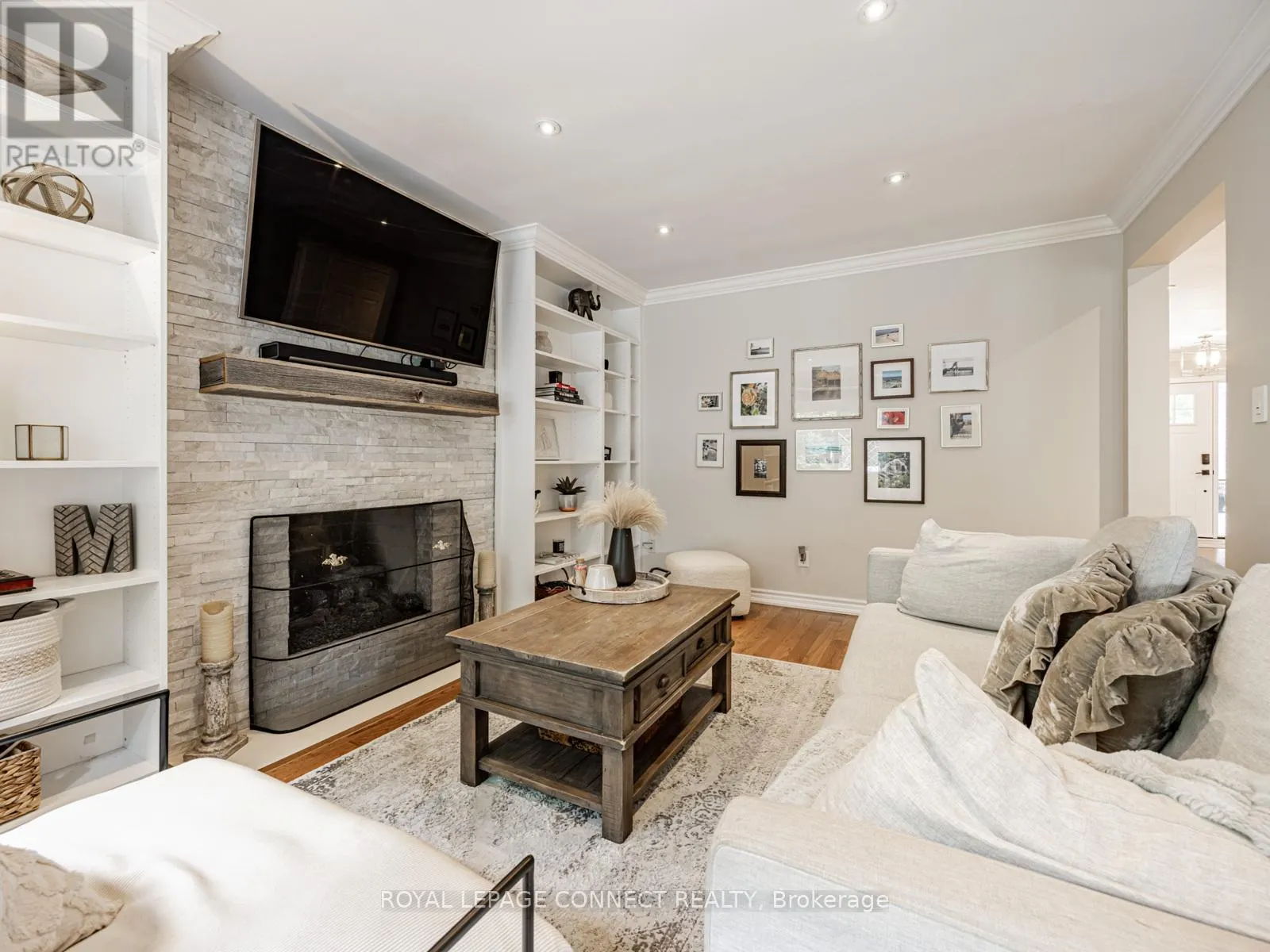 42 LYNDHURST DRIVE