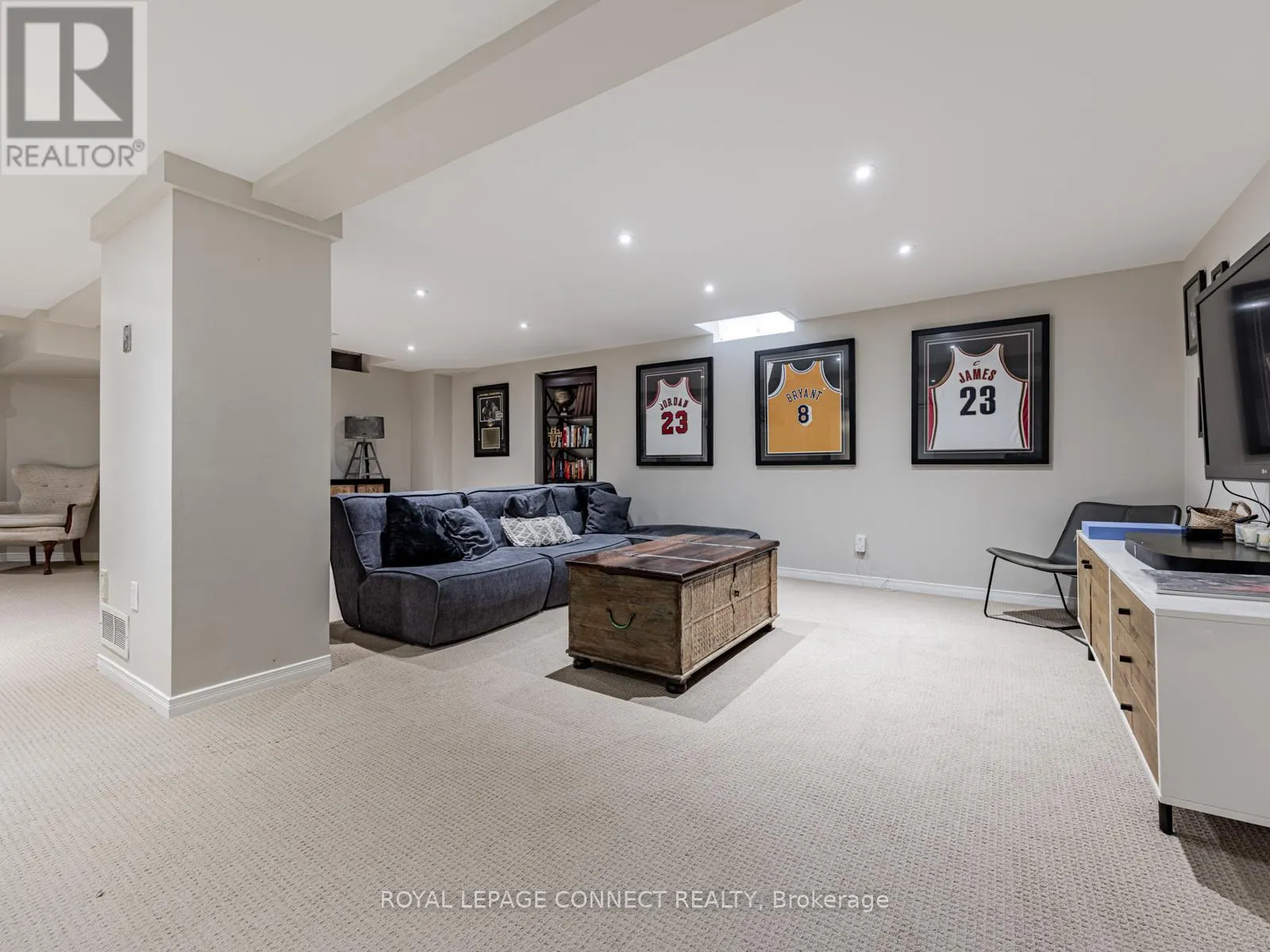 42 LYNDHURST DRIVE