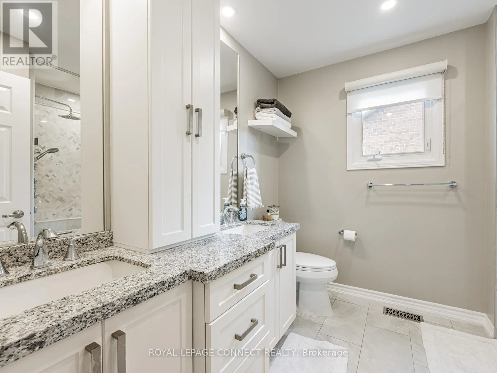 42 LYNDHURST DRIVE