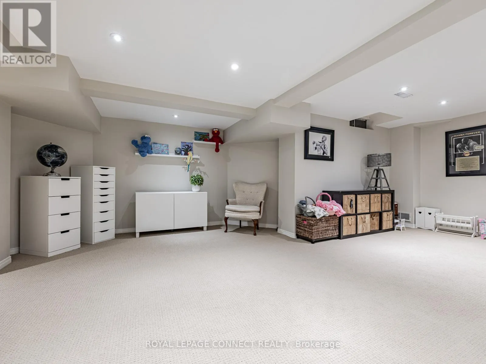 42 LYNDHURST DRIVE