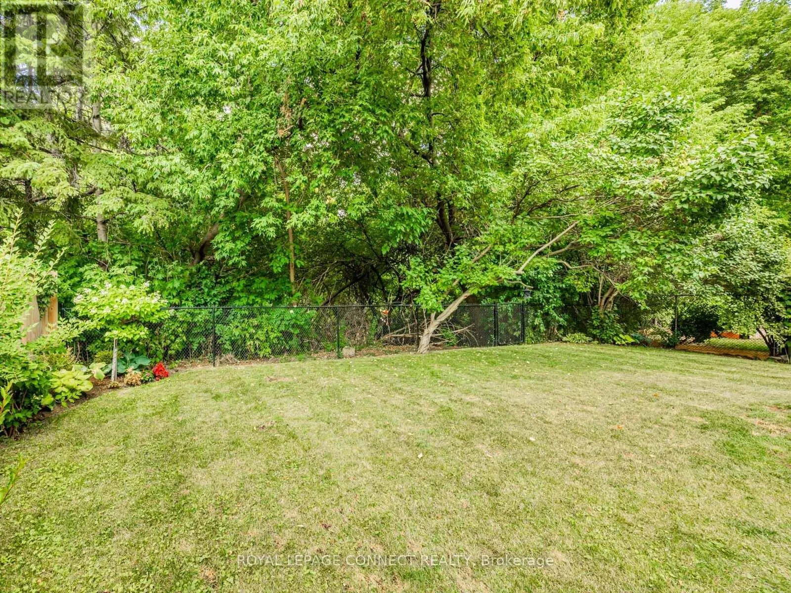 42 LYNDHURST DRIVE