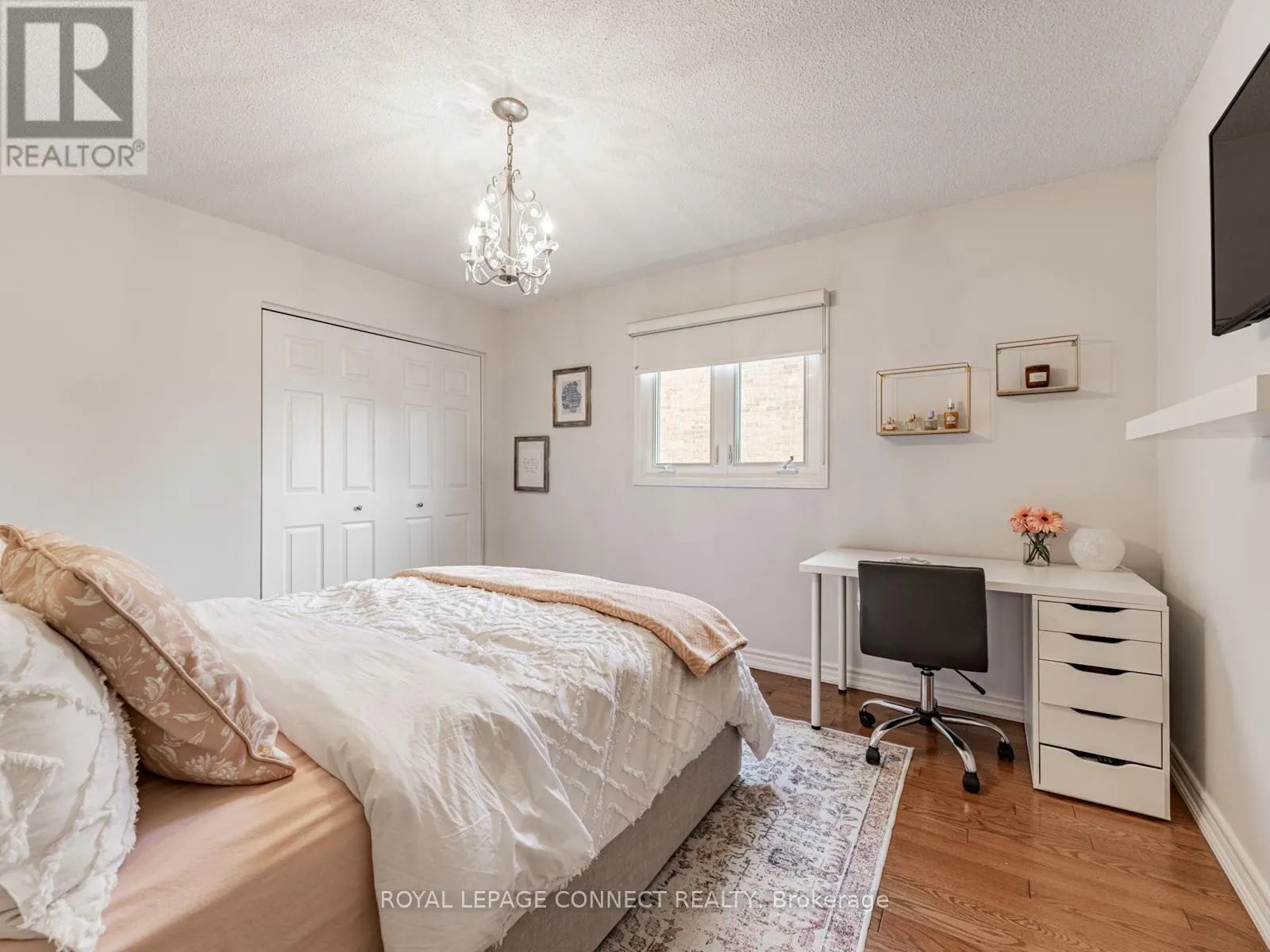 42 LYNDHURST DRIVE