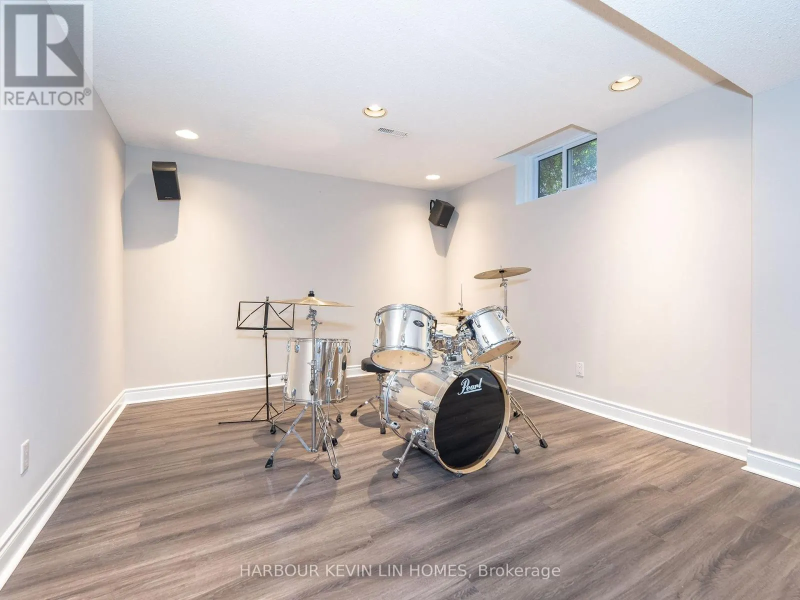 39 MONTCLAIR ROAD
