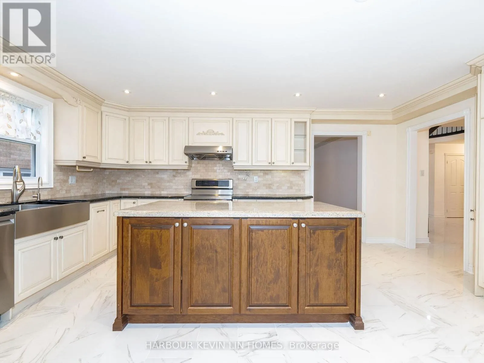 39 MONTCLAIR ROAD