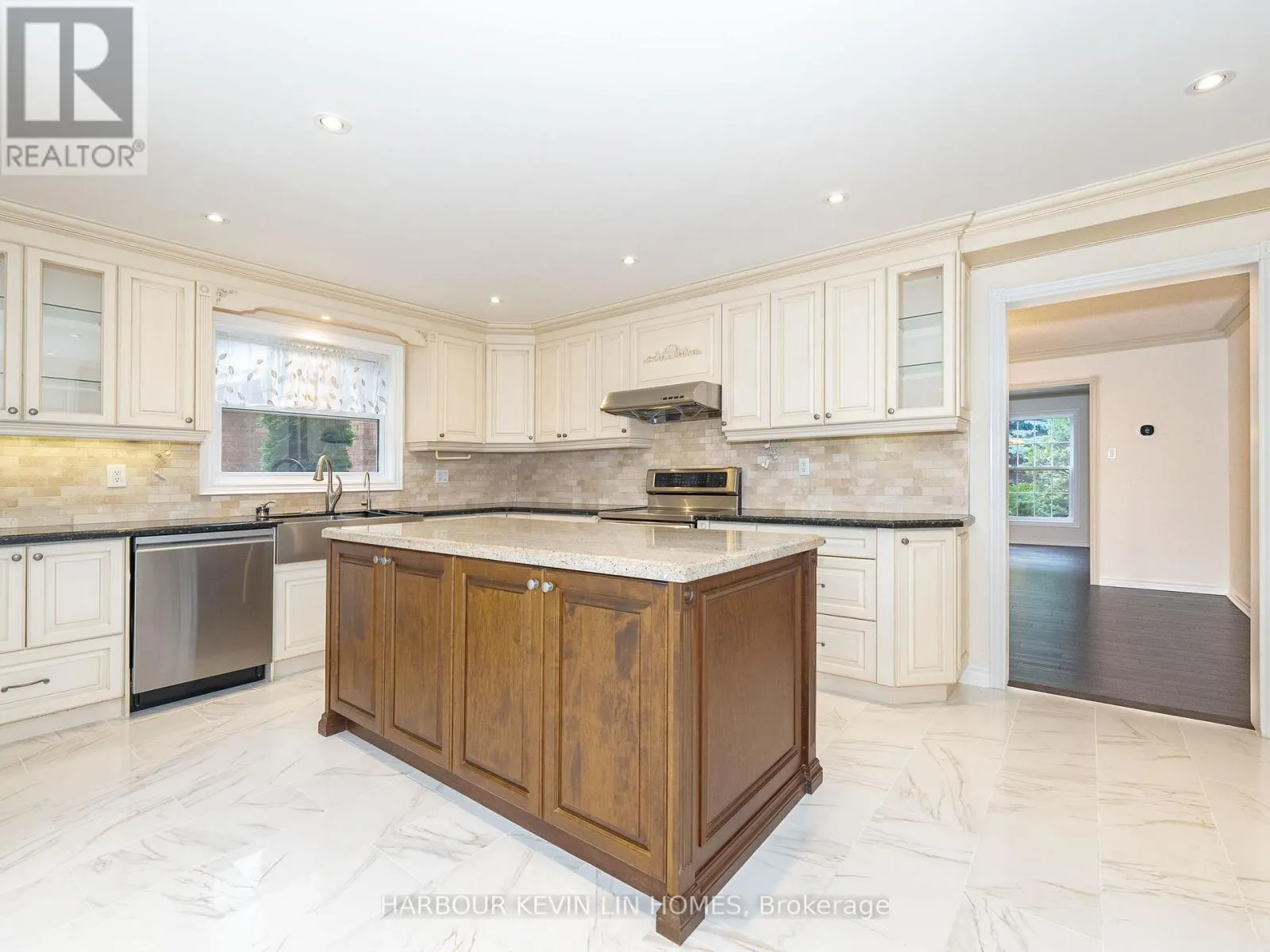 39 MONTCLAIR ROAD