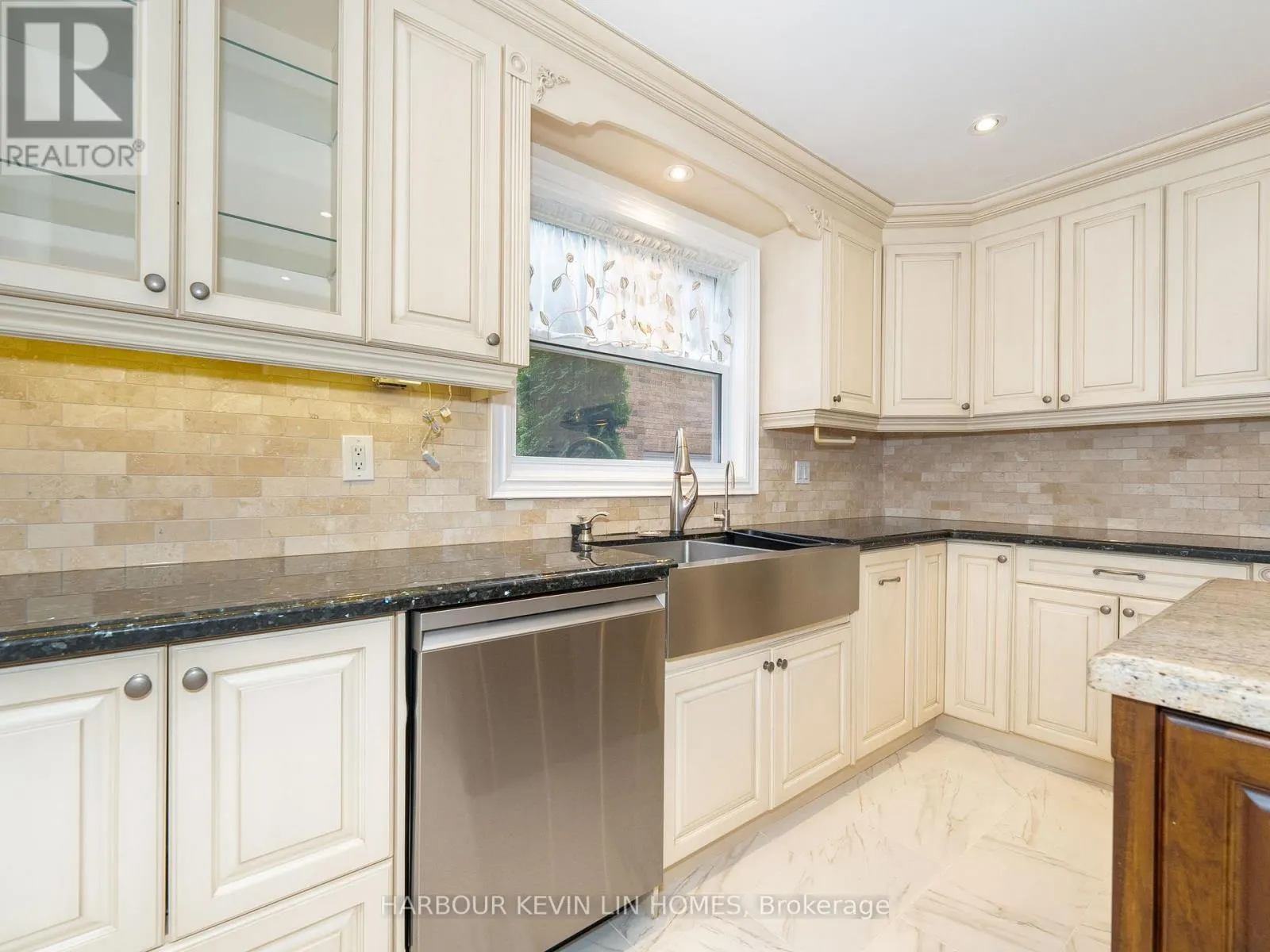 39 MONTCLAIR ROAD