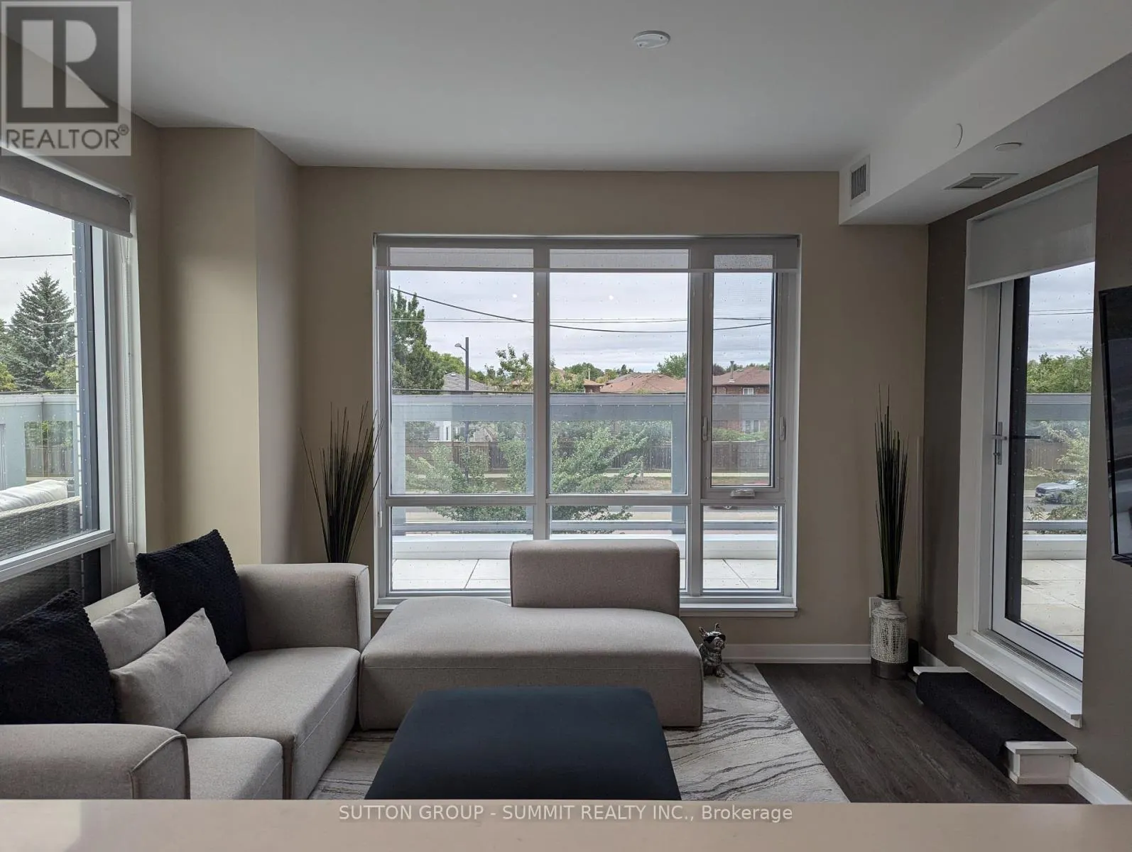 204 - 7950 BATHURST STREET
