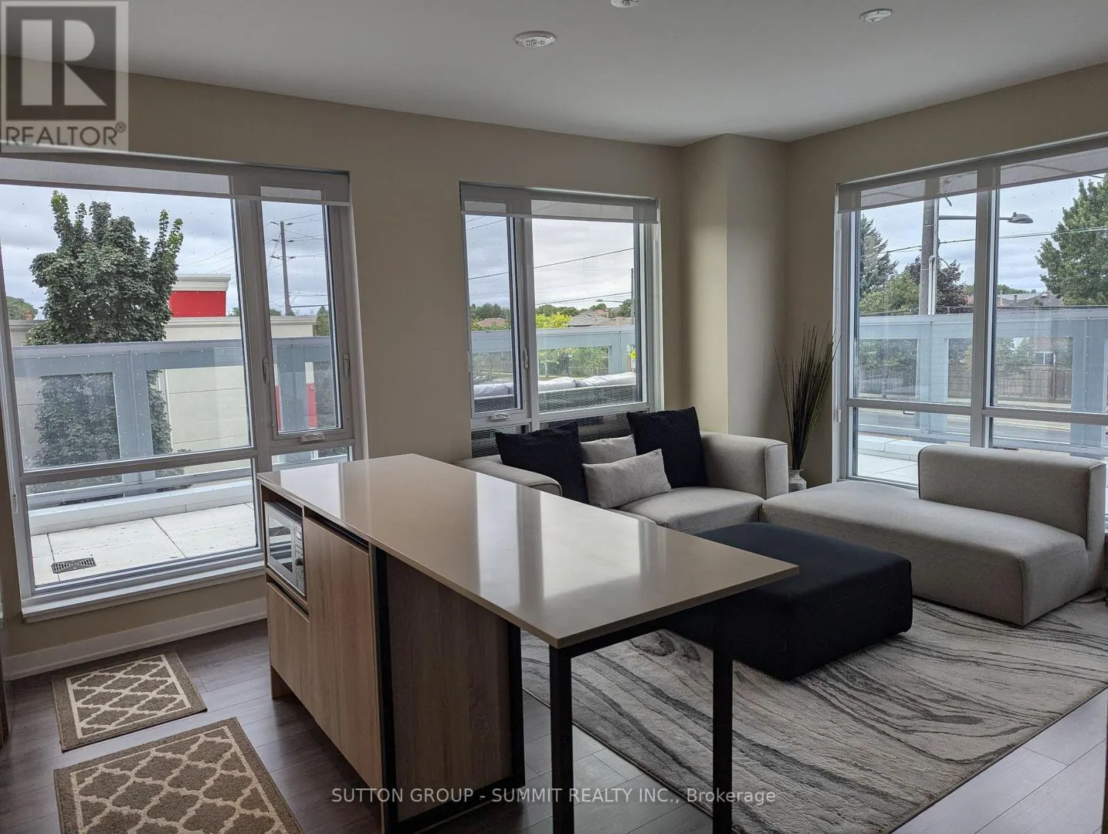 204 - 7950 BATHURST STREET