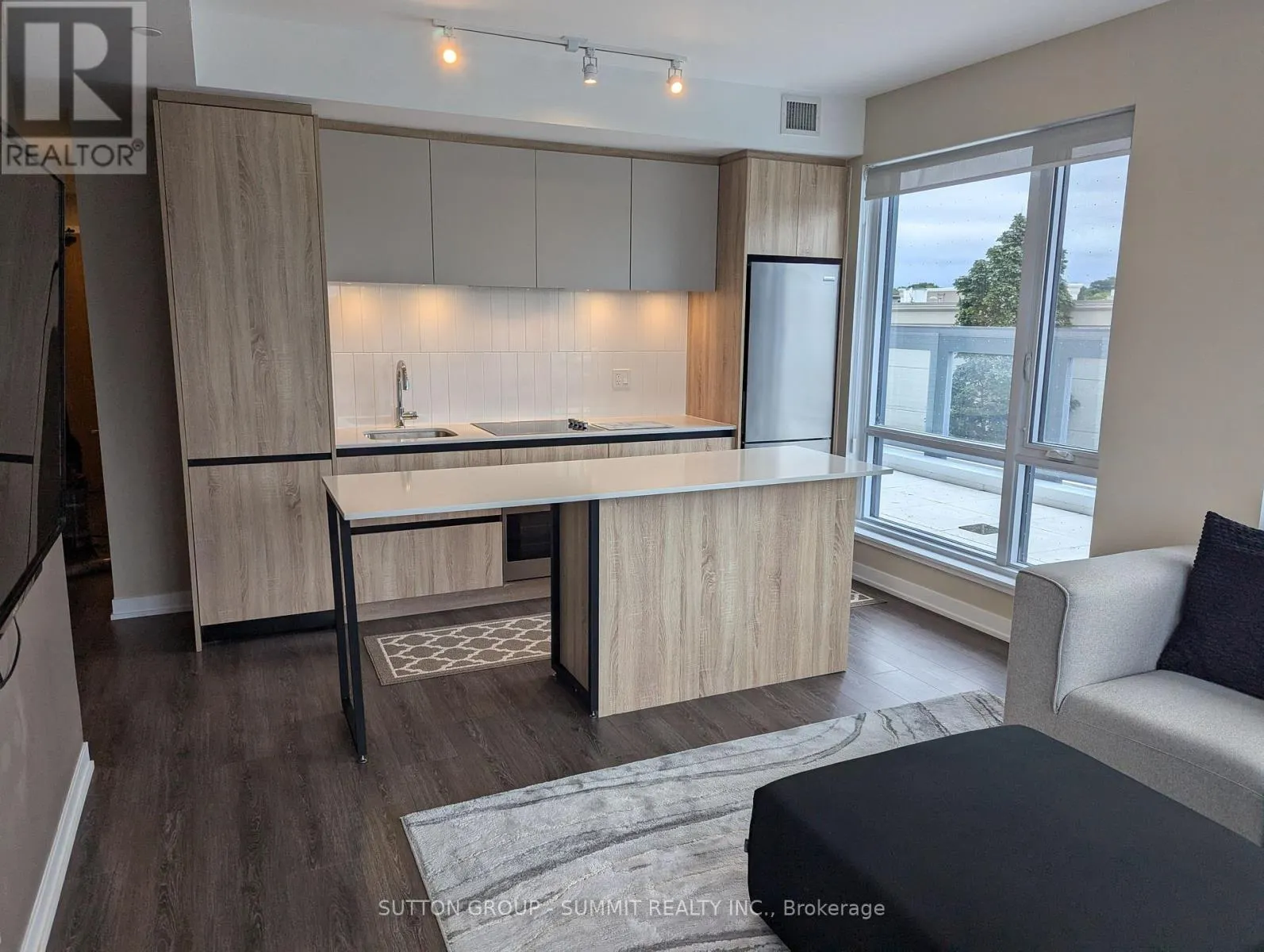 204 - 7950 BATHURST STREET