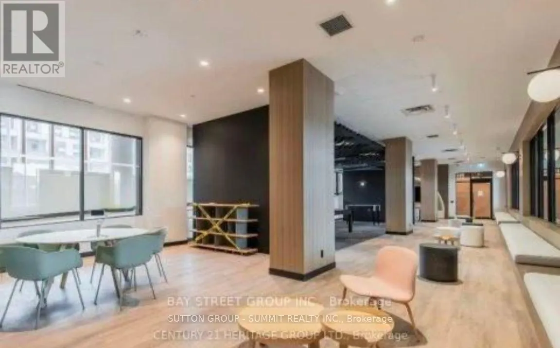 204 - 7950 BATHURST STREET