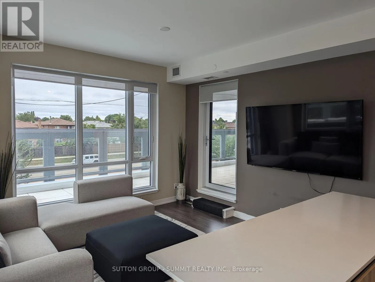 204 - 7950 BATHURST STREET
