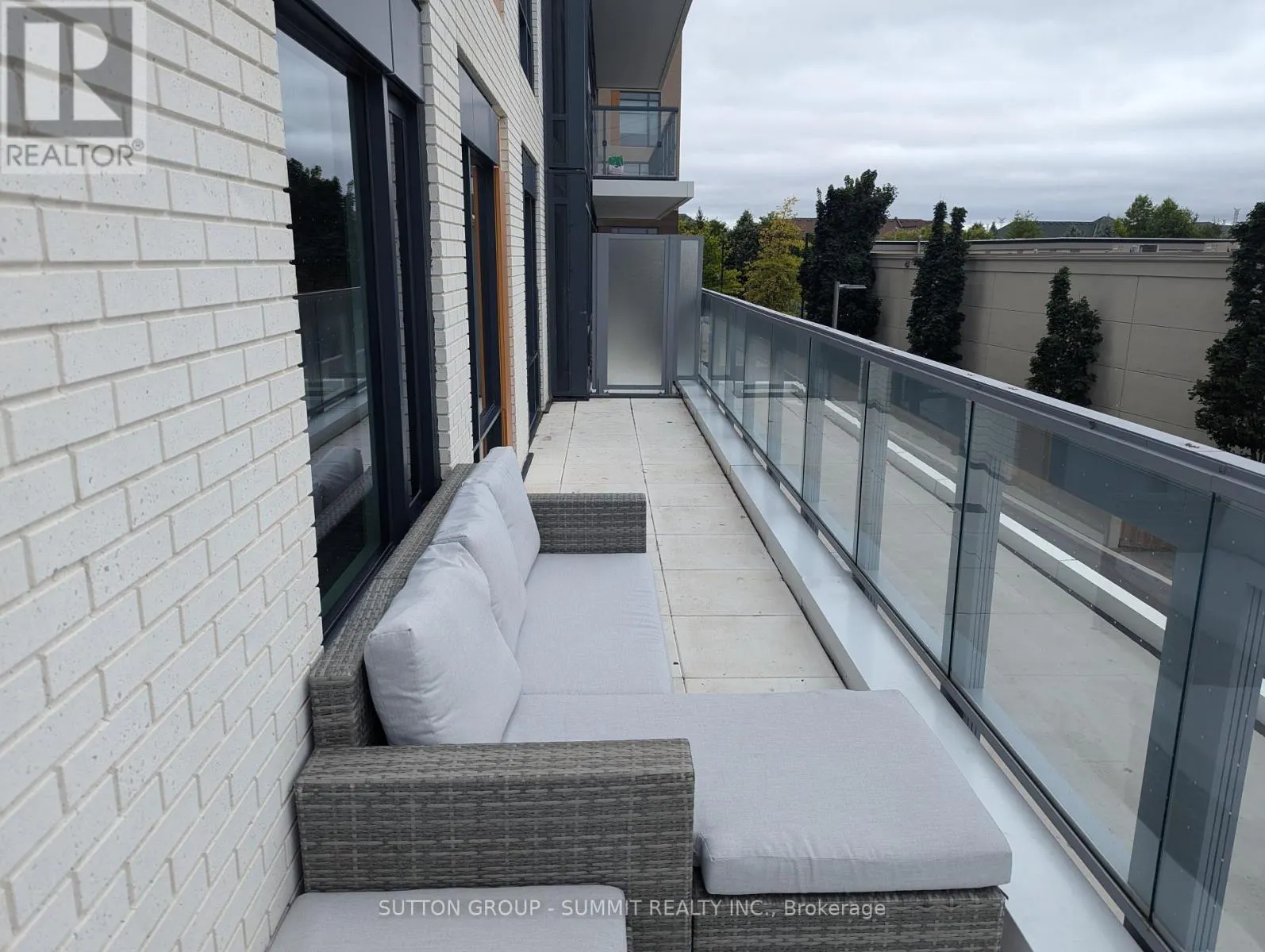 204 - 7950 BATHURST STREET