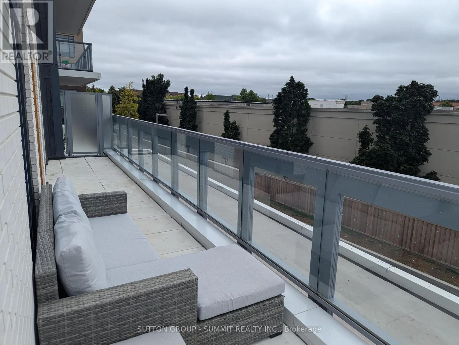 204 - 7950 BATHURST STREET