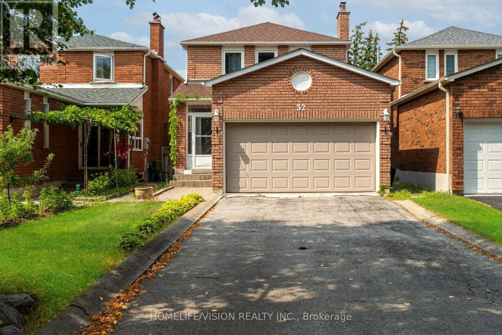 32 MOUNTFIELD CRESCENT
