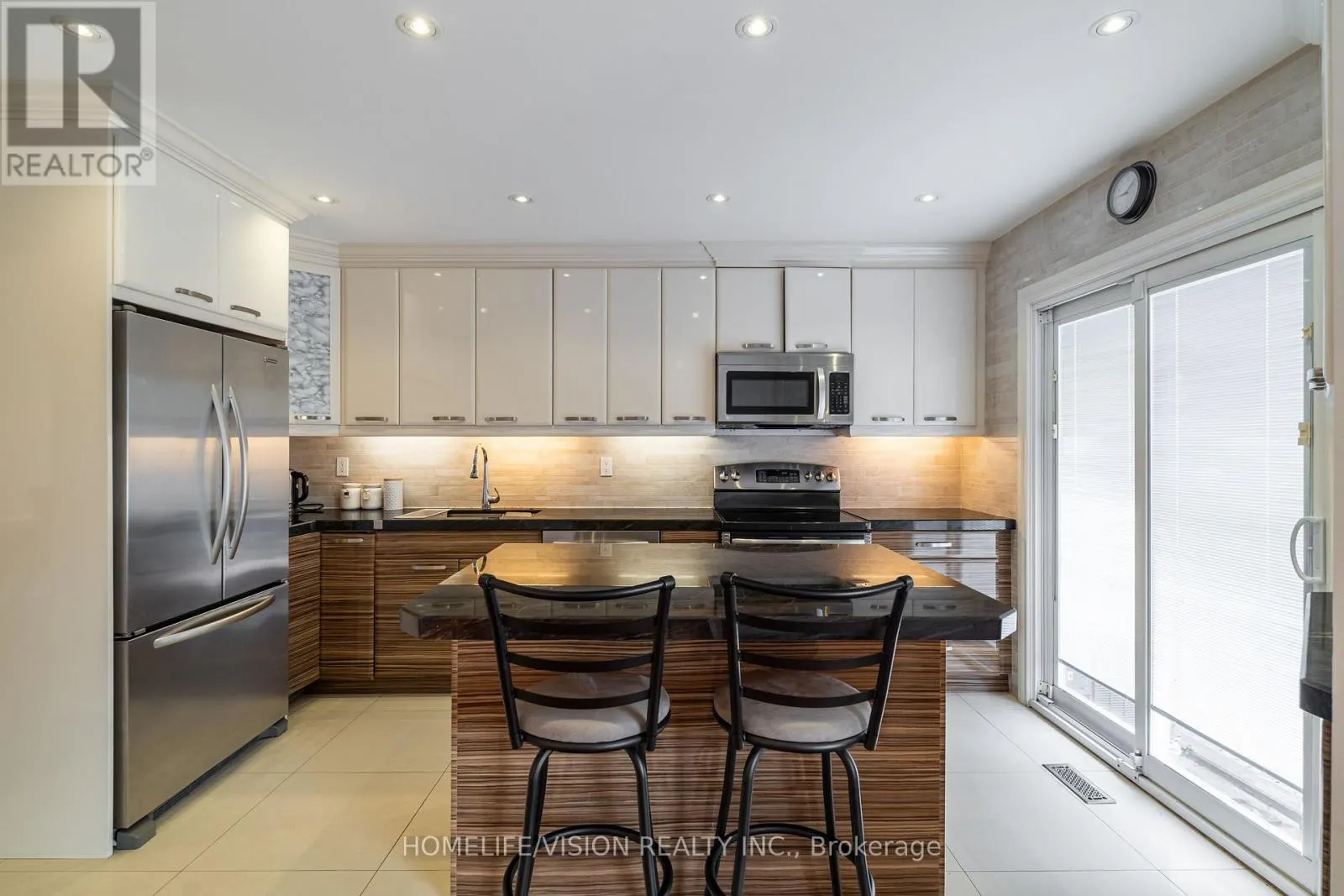 32 MOUNTFIELD CRESCENT