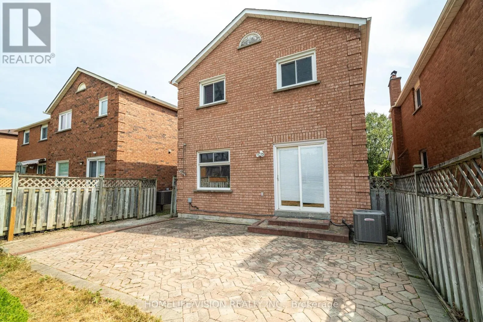 32 MOUNTFIELD CRESCENT