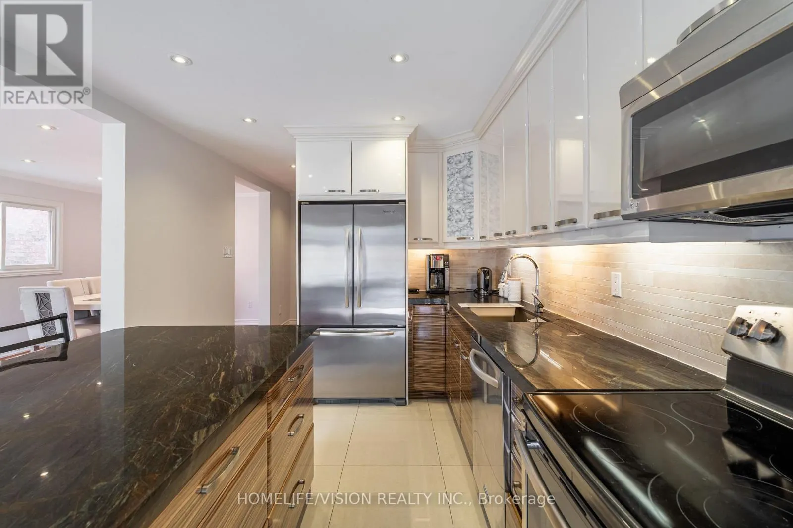 32 MOUNTFIELD CRESCENT