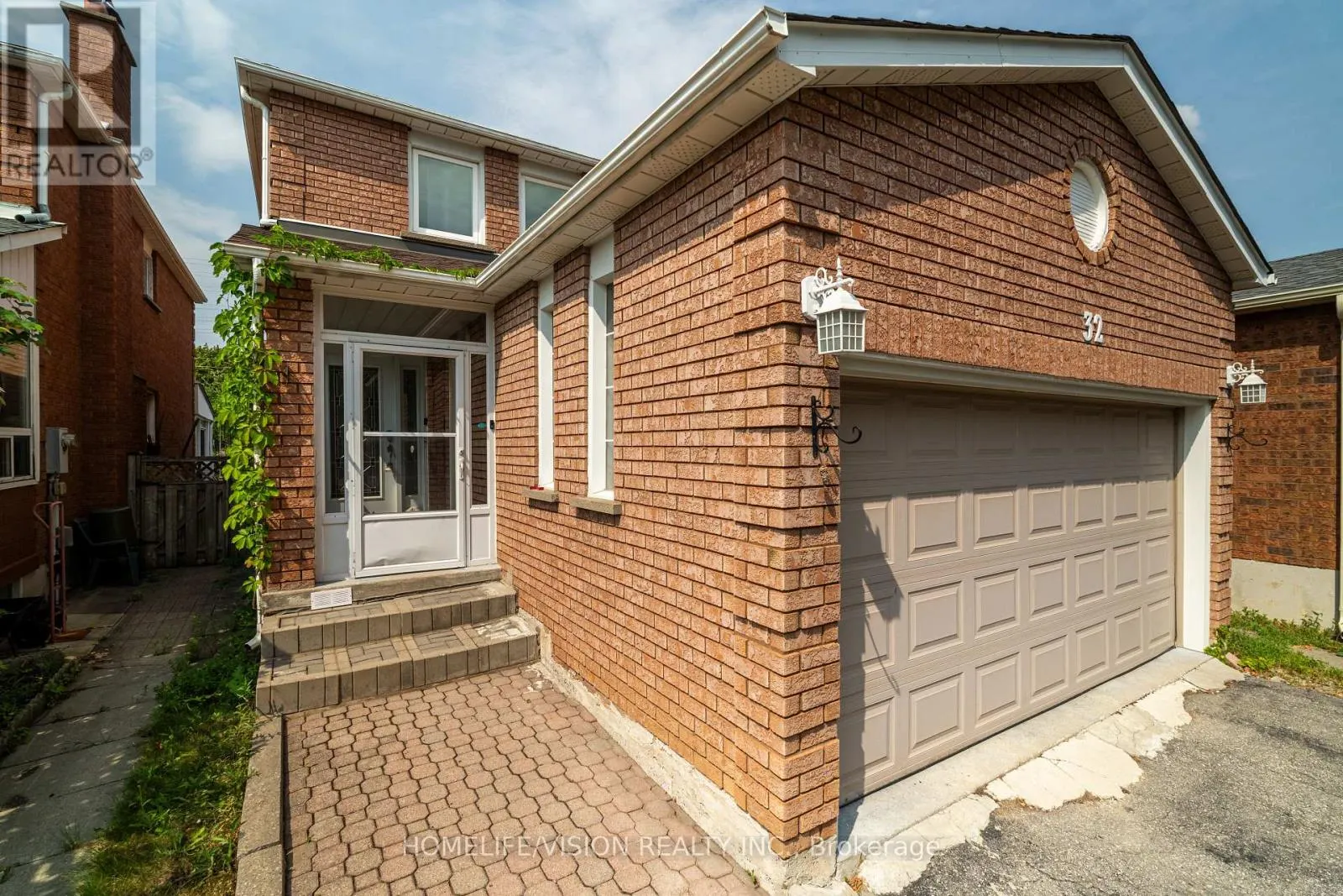 32 MOUNTFIELD CRESCENT