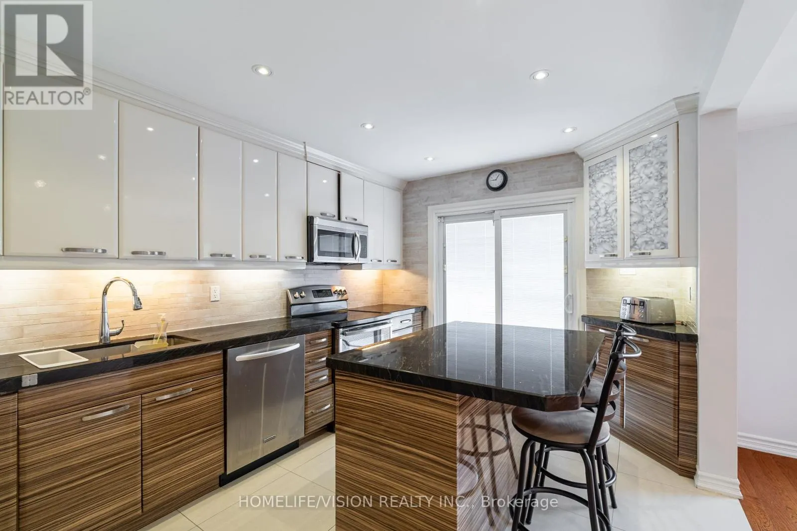 32 MOUNTFIELD CRESCENT