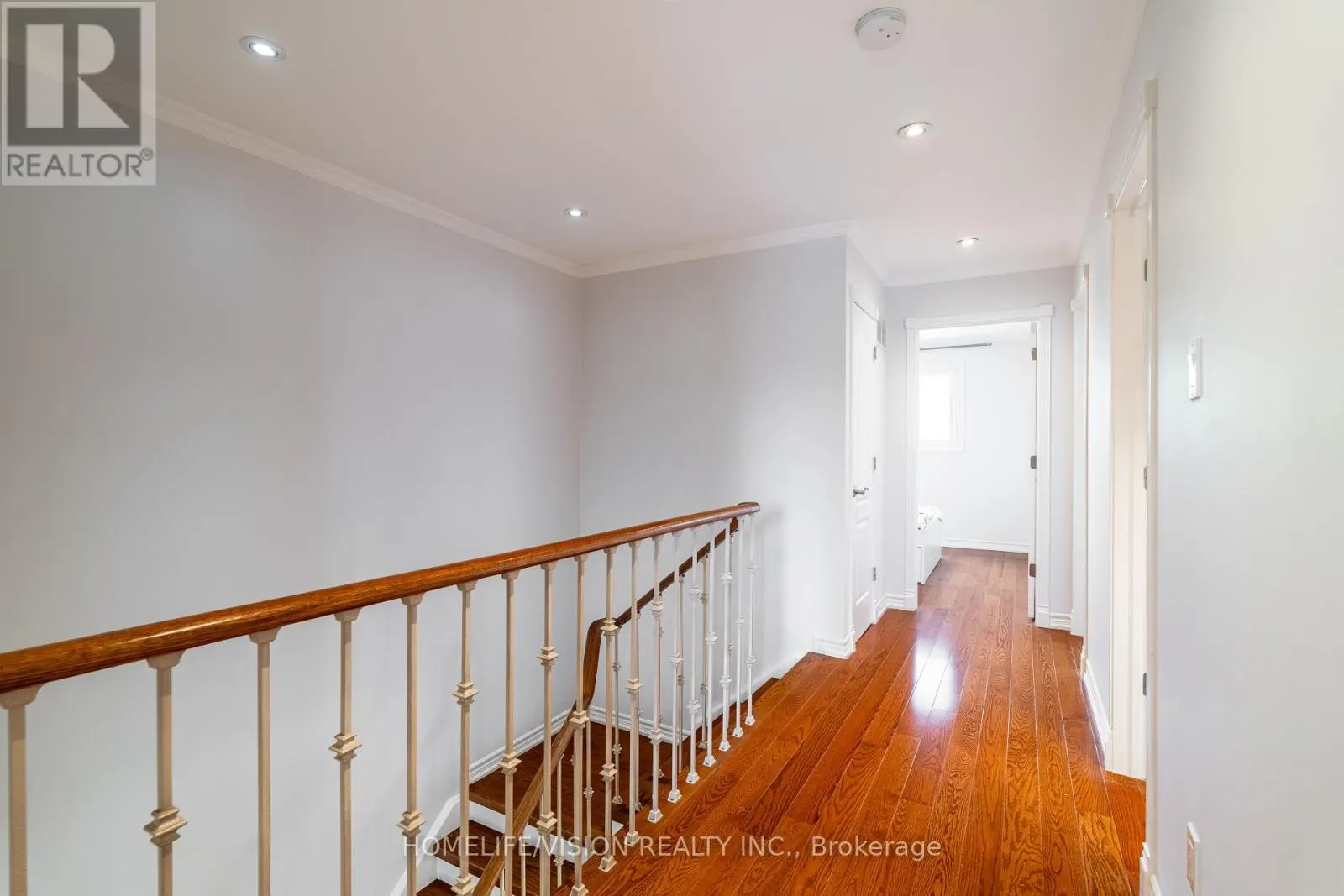 32 MOUNTFIELD CRESCENT
