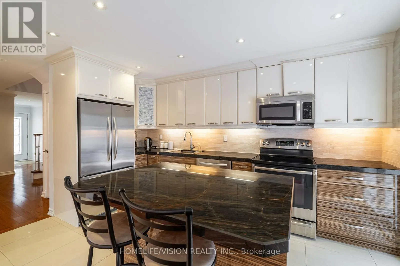 32 MOUNTFIELD CRESCENT