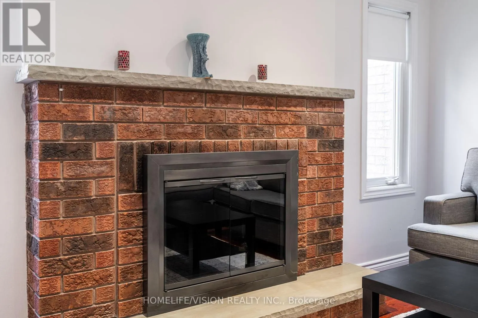 32 MOUNTFIELD CRESCENT