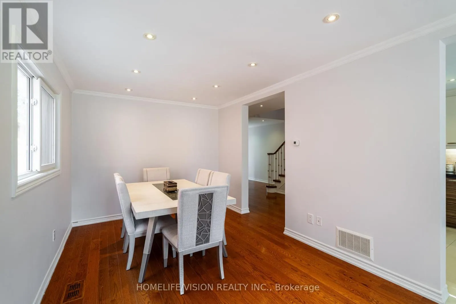 32 MOUNTFIELD CRESCENT