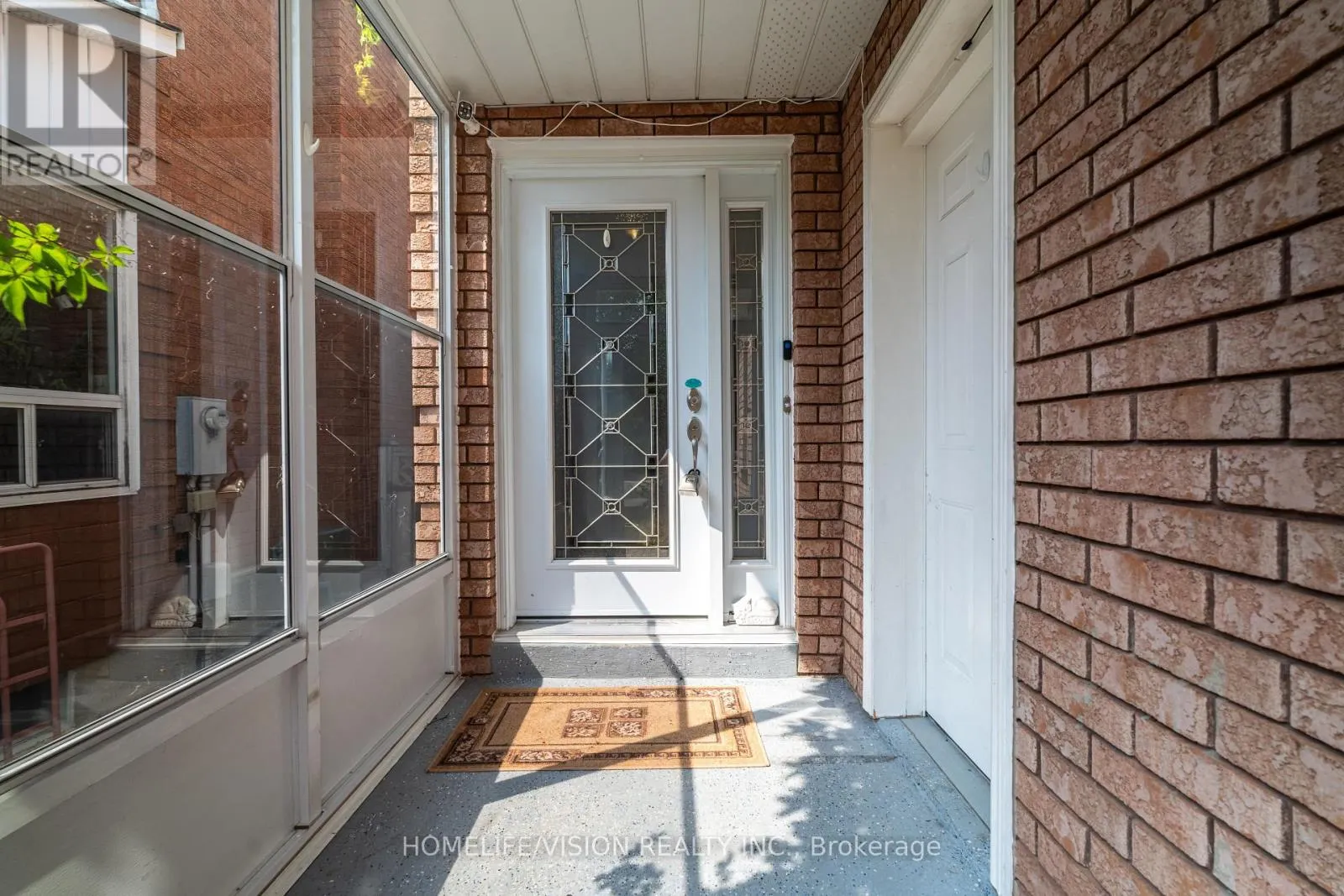 32 MOUNTFIELD CRESCENT