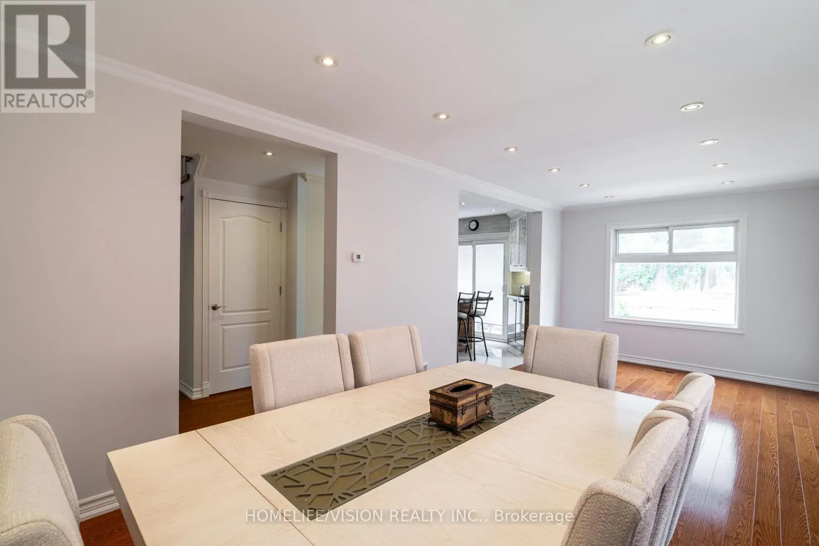 32 MOUNTFIELD CRESCENT