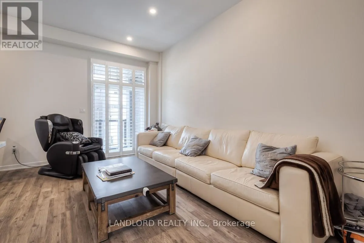 44 ARMILLO PLACE