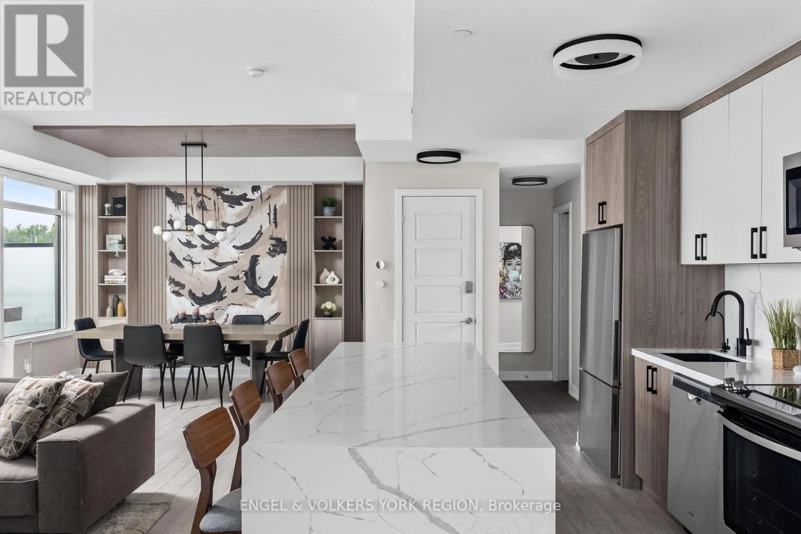 110 - 317 BROWARD WAY