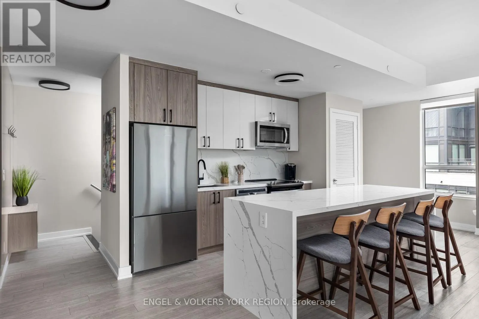 110 - 317 BROWARD WAY