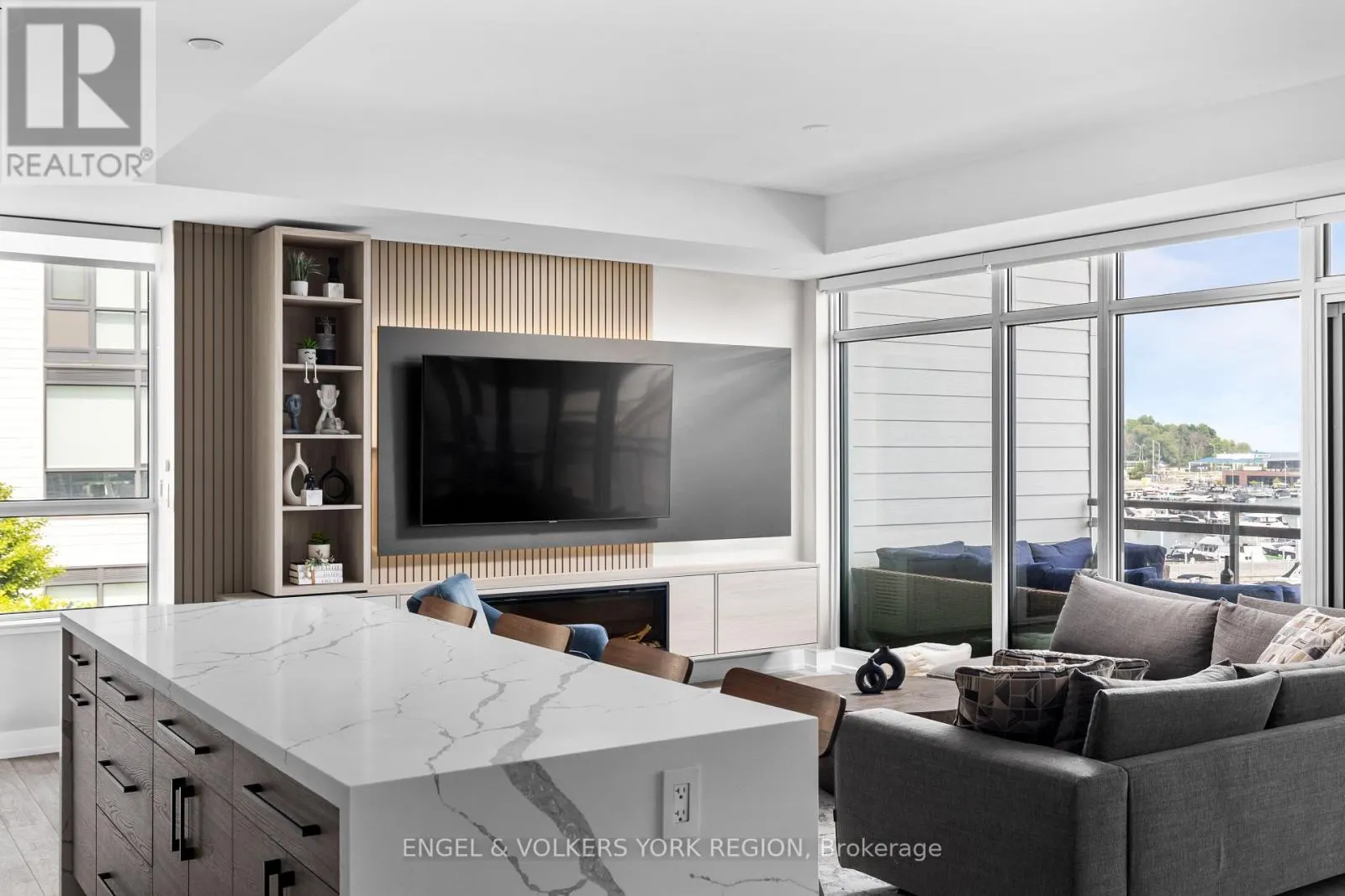 110 - 317 BROWARD WAY