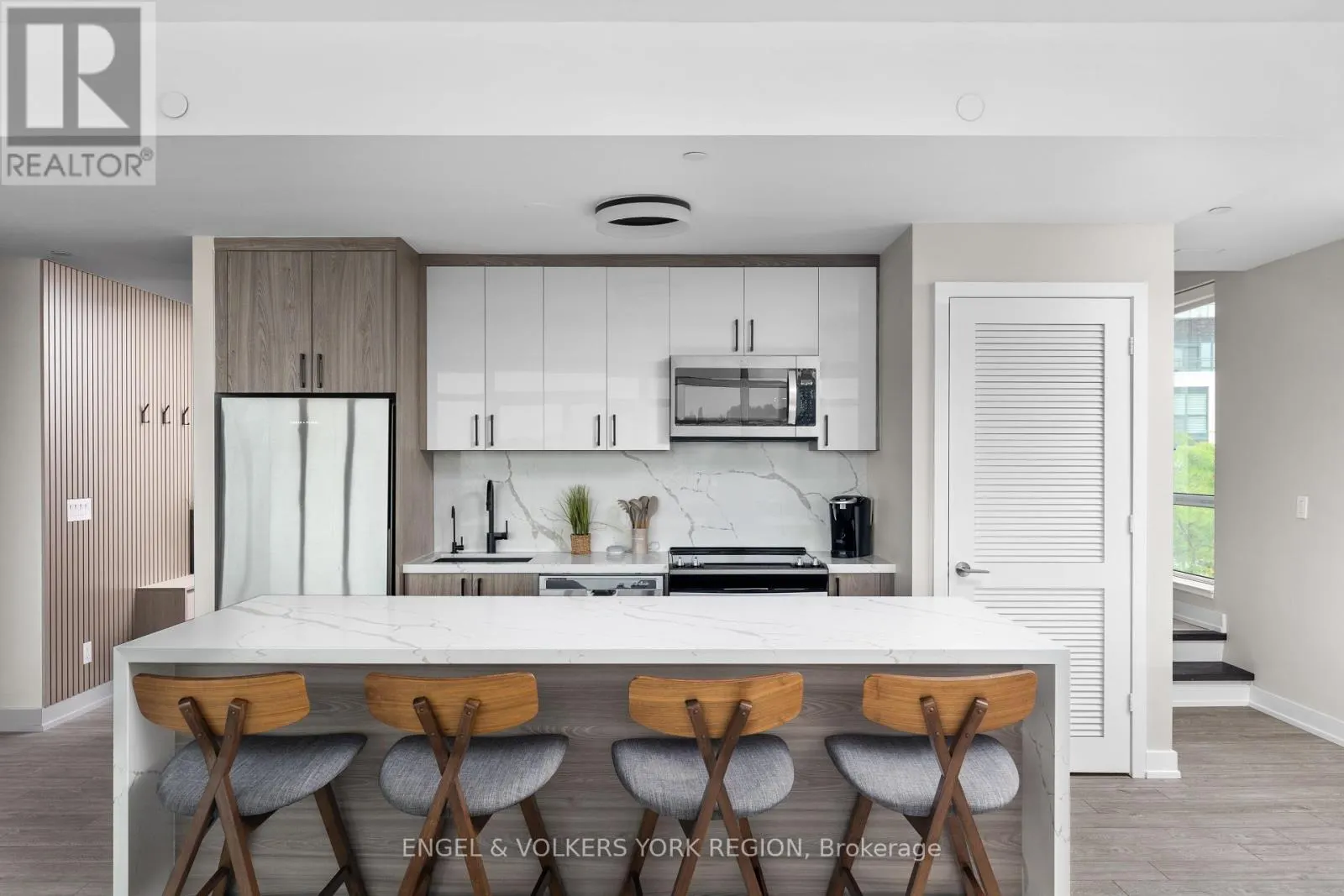 110 - 317 BROWARD WAY
