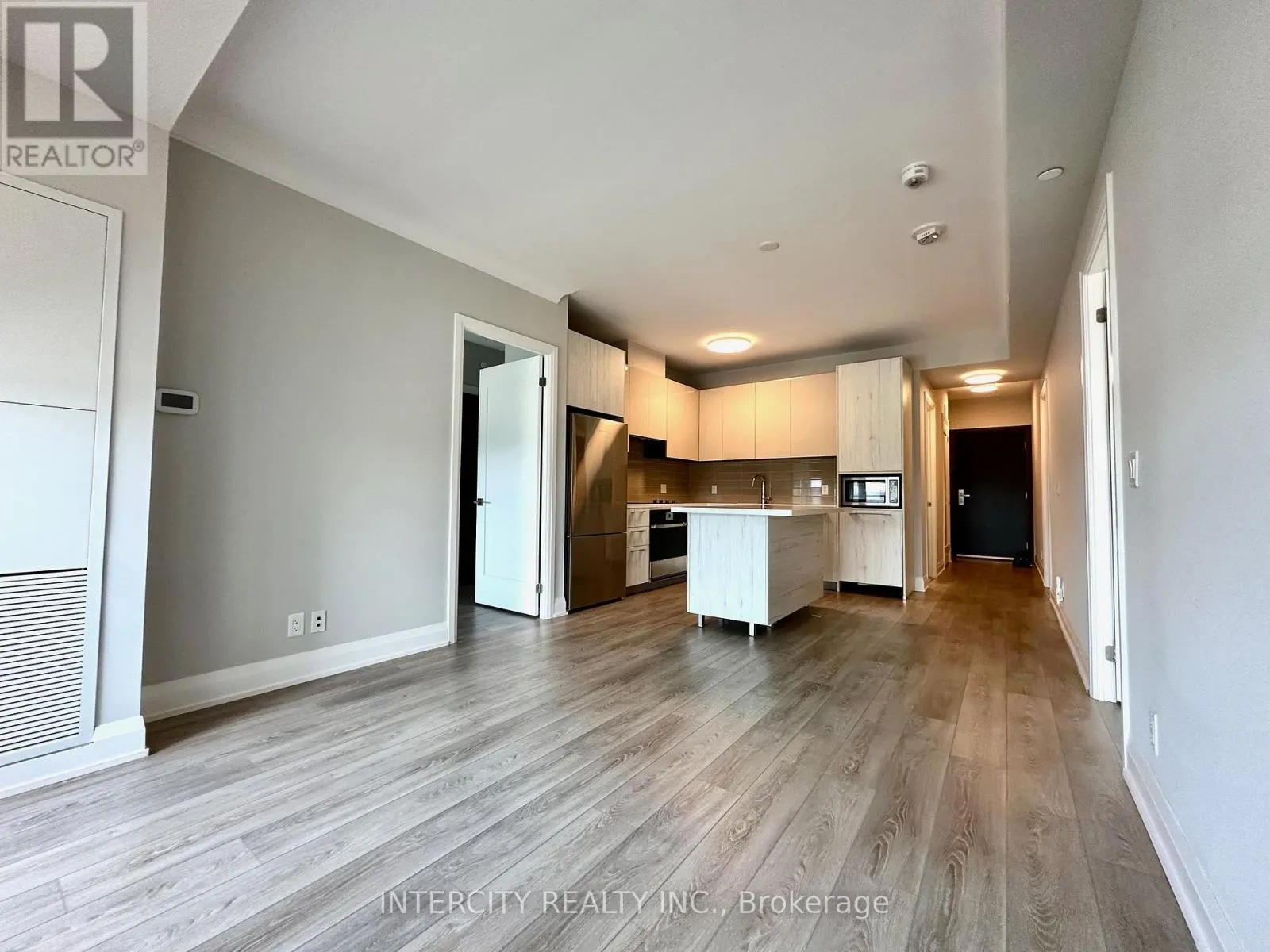 1806 - 18 WATER WALK DRIVE