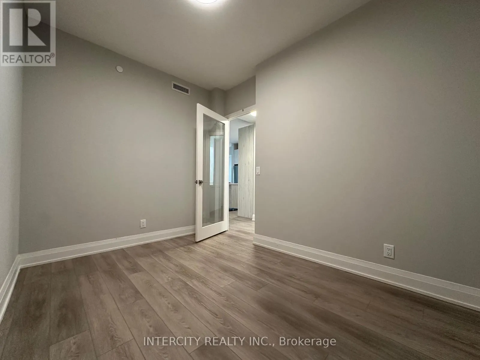 1806 - 18 WATER WALK DRIVE